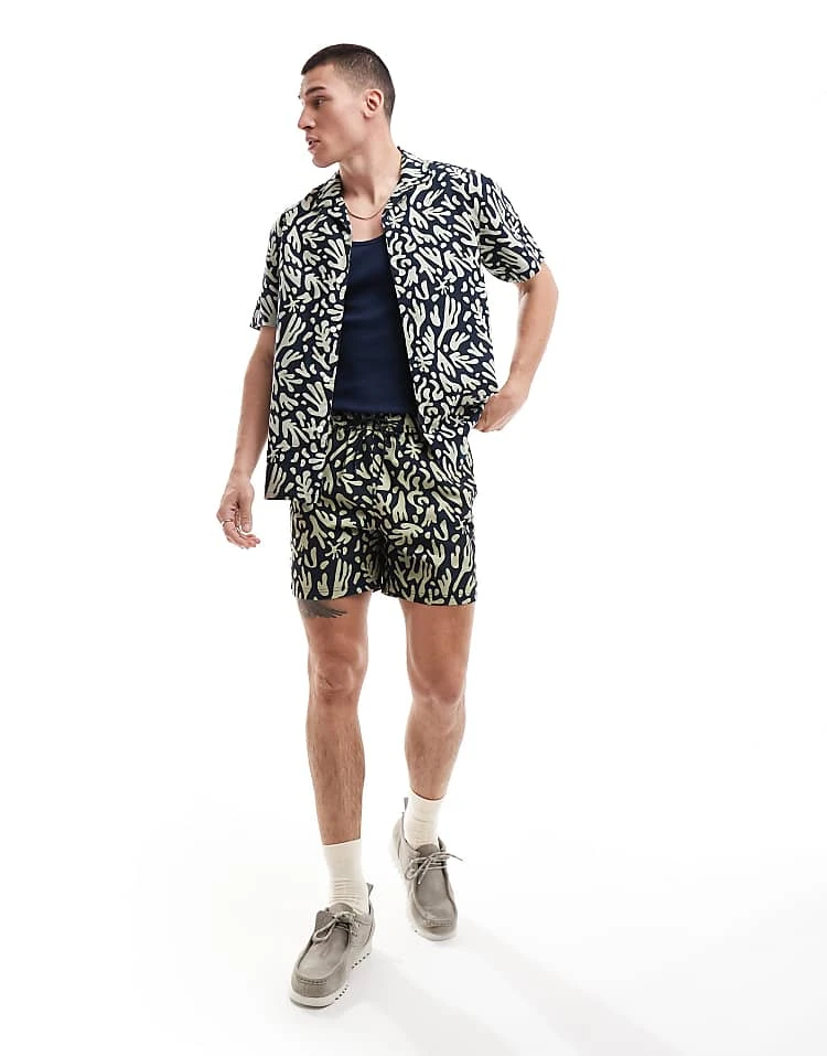 Farah Printed Shorts In Navy For Men - Image 3
